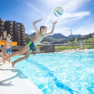 piscine extérieure La Plagne Bellecôte